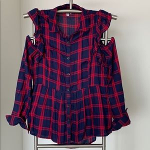 Dizzylizzy M cold shoulder blouse.